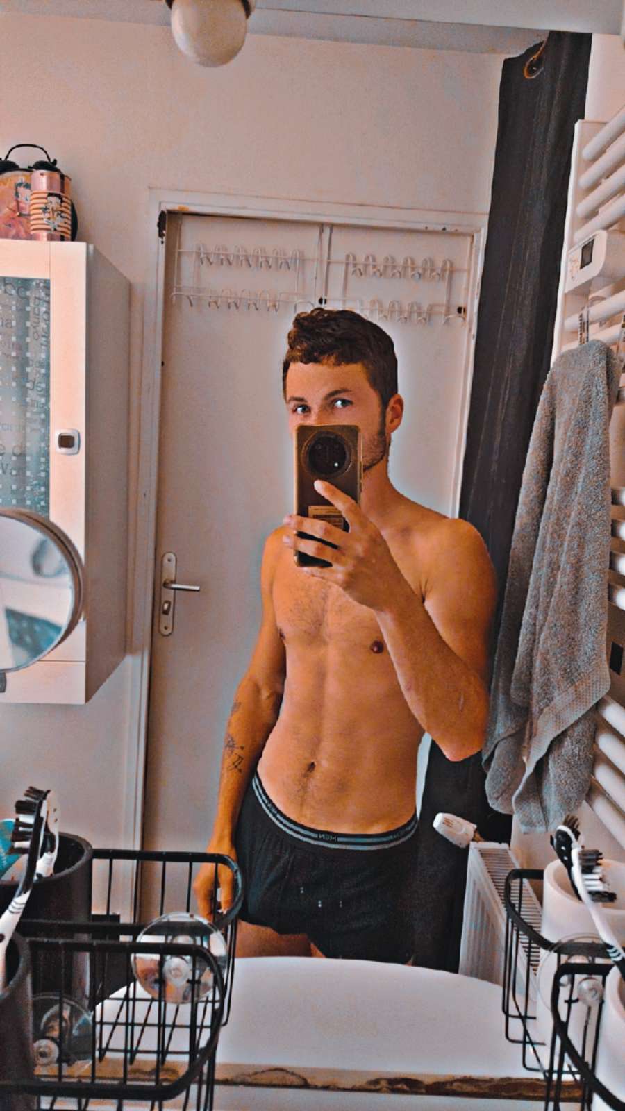 Profil de Nestor, 22 ans, Rencontre Gay France à Hérouville-Saint-Clair
