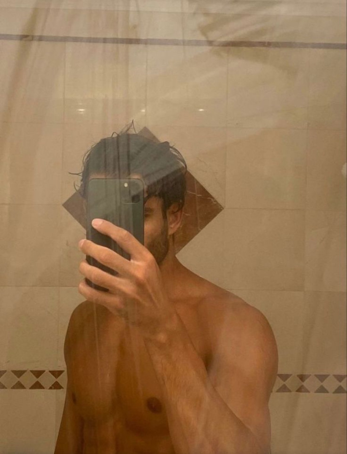 Profil de Nahed, 25 ans, Rencontre Gay France à Bolozon