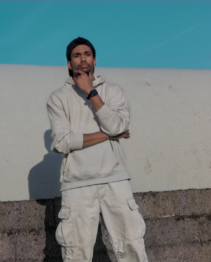 Profil de Naoufal, 24 ans, Rencontre Gay France à Vieuvy