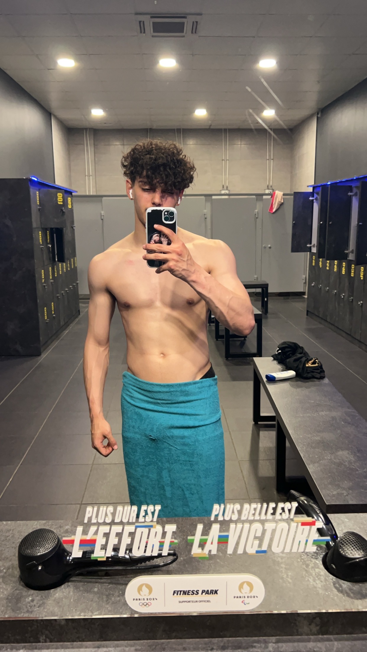 Profil de Abdelazziz, 22 ans, Rencontre Gay France à Valframbert