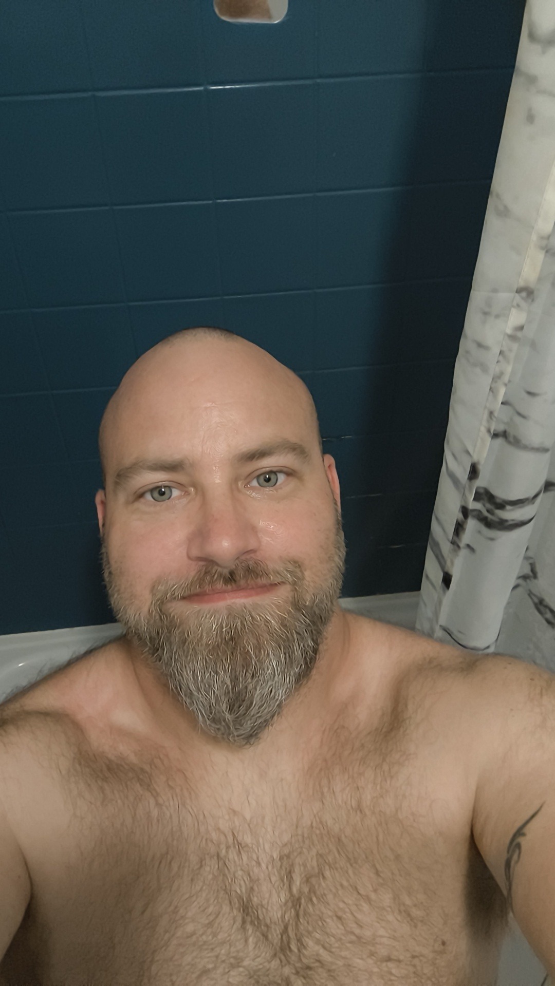 Profil de Alexandre, 42 ans, Rencontre Gay France à Perros-Guirec