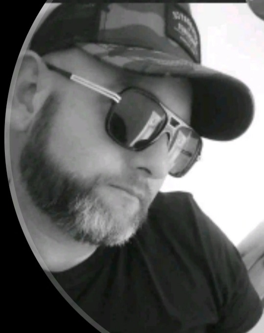 Profil de Hippolyte, 39 ans, Rencontre Gay France à Saint-Cyr