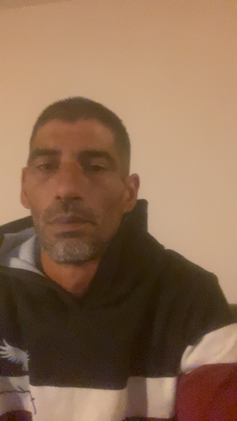 Profil de Vicenzo, 42 ans, Rencontre Gay France à Épense