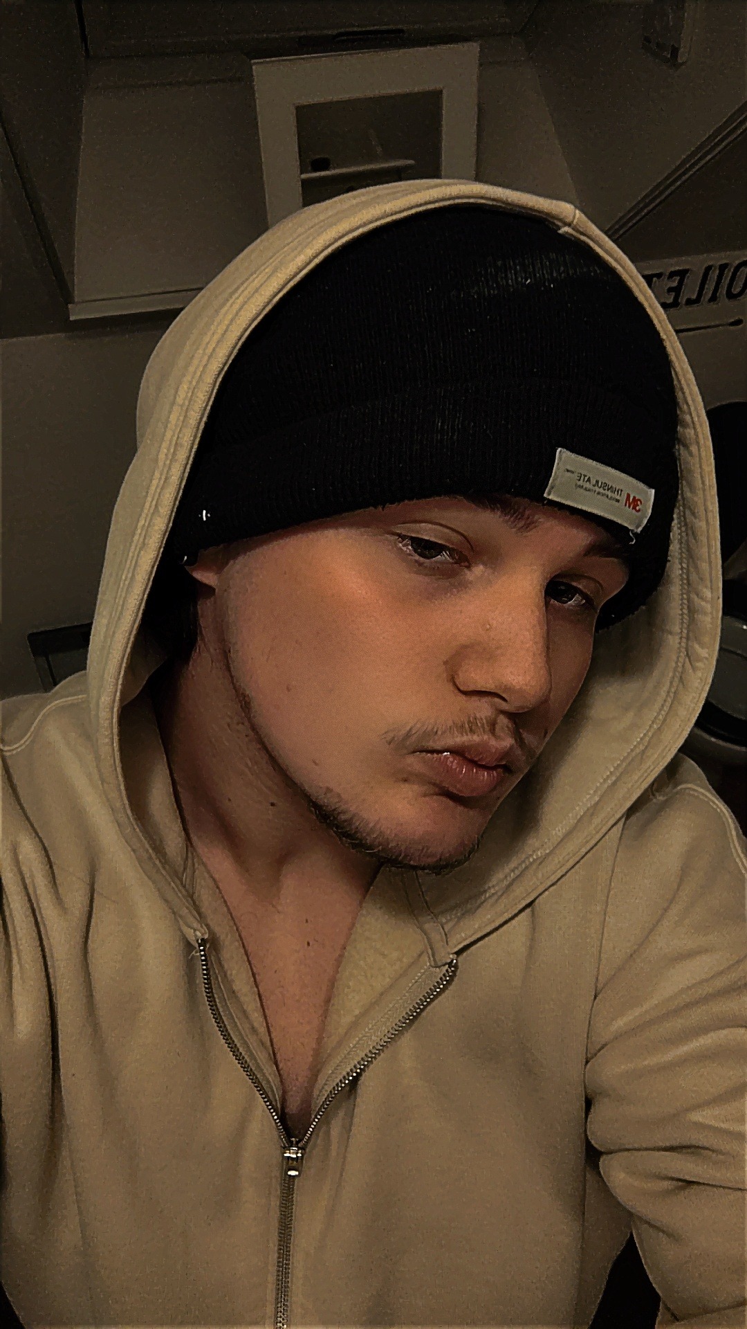 Profil de Yi, 18 ans, Rencontre Gay France à LeBreuil