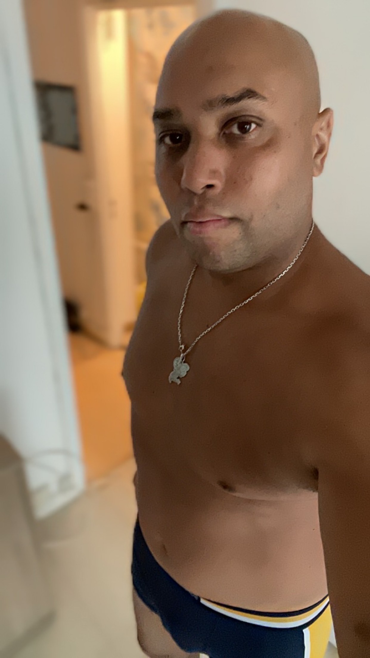 Profil de Alone, 43 ans, Rencontre Gay France à Compigny