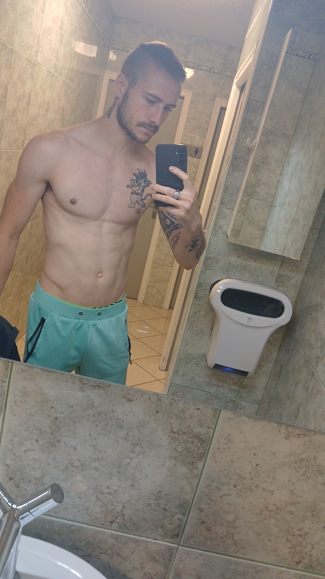 Profil de Zeno, 28 ans, Rencontre Gay France à Mesples